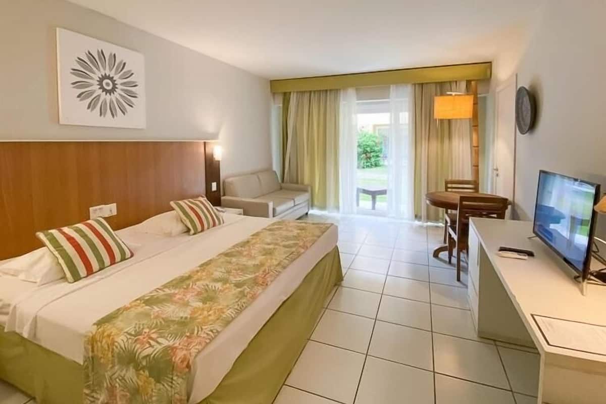 1 slaapkamer, een kluis op de kamer, individueel gedecoreerd, een bureau