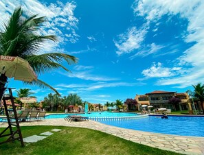 3 outdoor pools, pool umbrellas, sun loungers - Búzios Beach Resort by WAM Experience (Búzios)