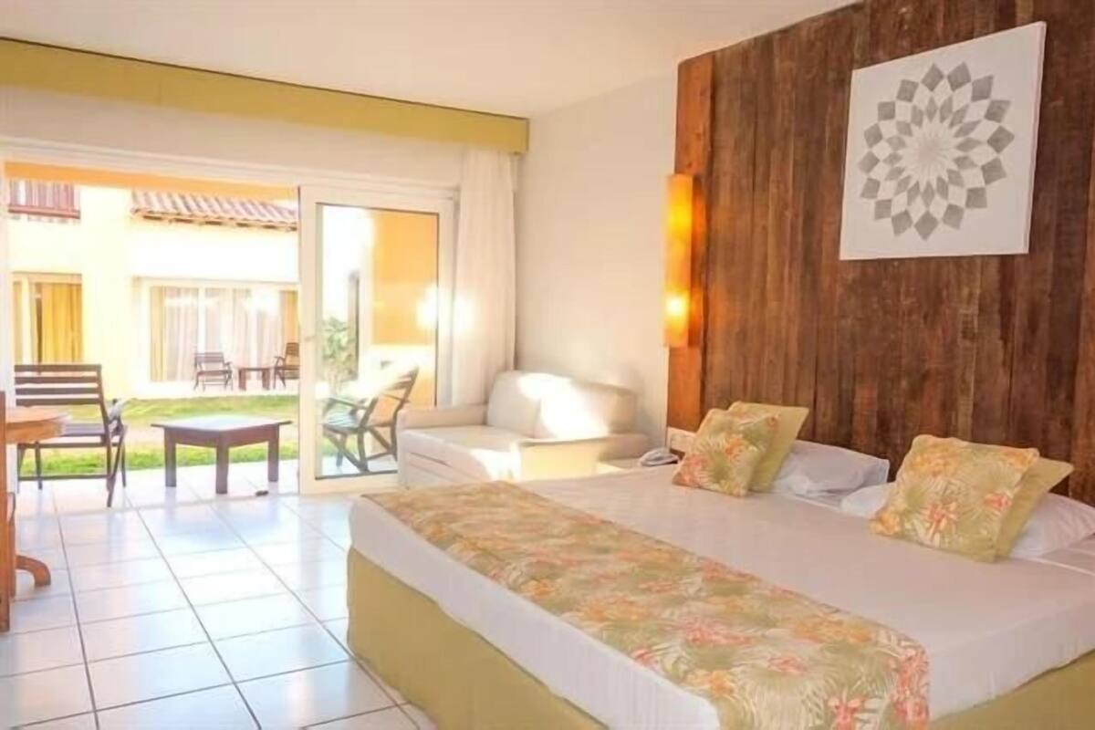 1 bedroom, in-room safe, individually decorated, desk
