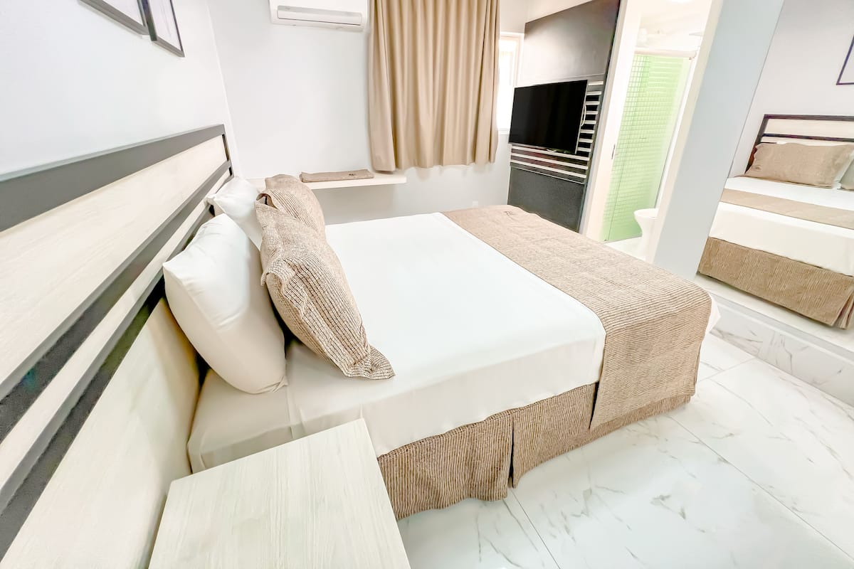 Standard Double Room | Minibar, in-room safe, desk, blackout drapes