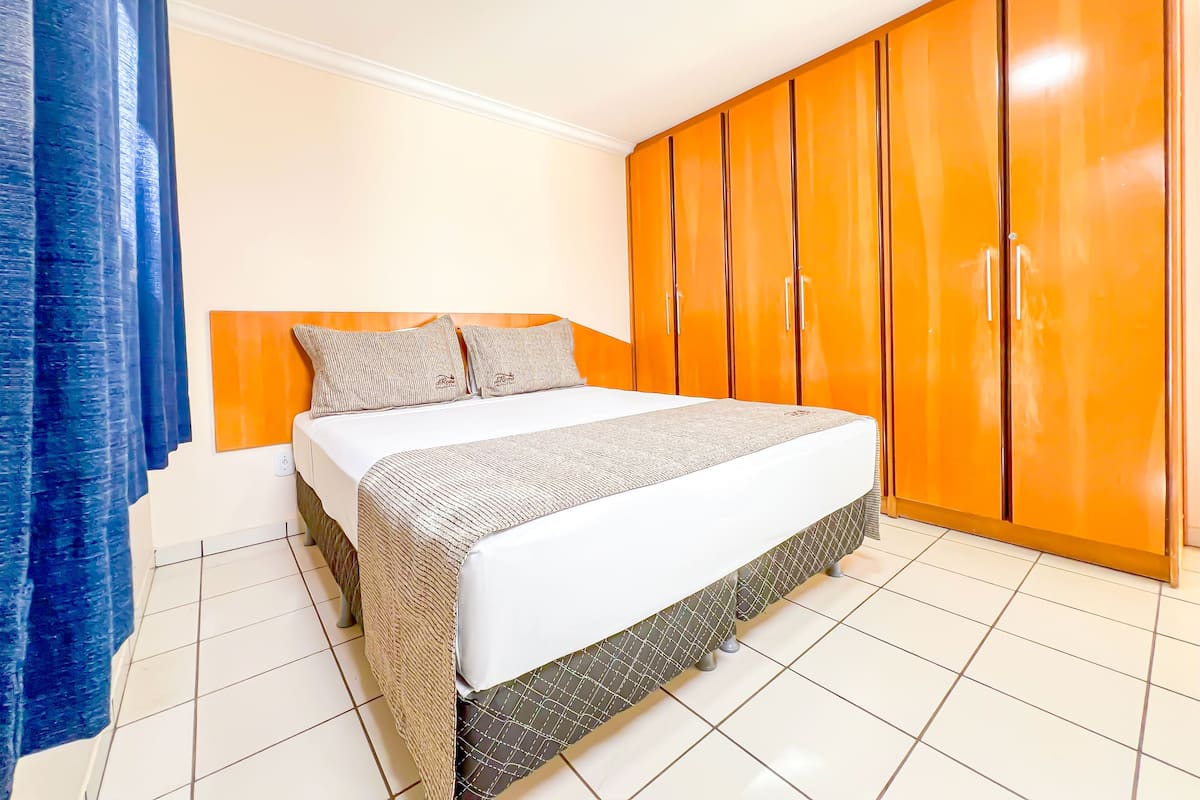 Minibar, coffres-forts dans les chambres, bureau, rideaux occultants