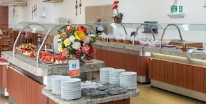 含每日吃到飽早餐