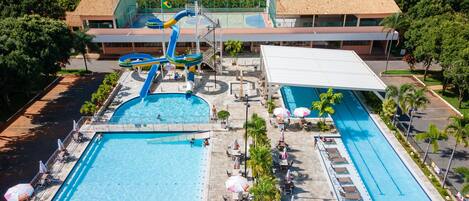 6 piscinas externas, piscina com cascata, guarda-sóis, espreguiçadeiras