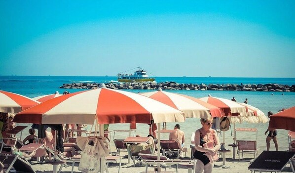 Una playa cerca