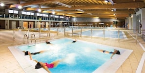 Una piscina techada