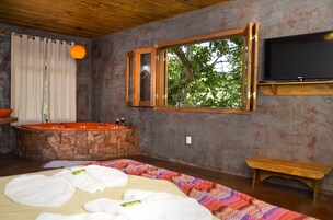 Minibar, decoración personalizada y ropa de cama 