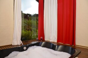 Superior Chalet | Deep-soaking bathtub