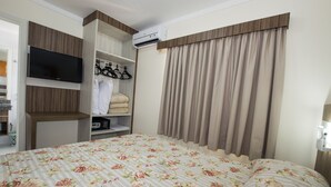 Minibar, in-room safe, desk, blackout drapes - L'Acqua DiRoma 4 (Caldas Novas)
