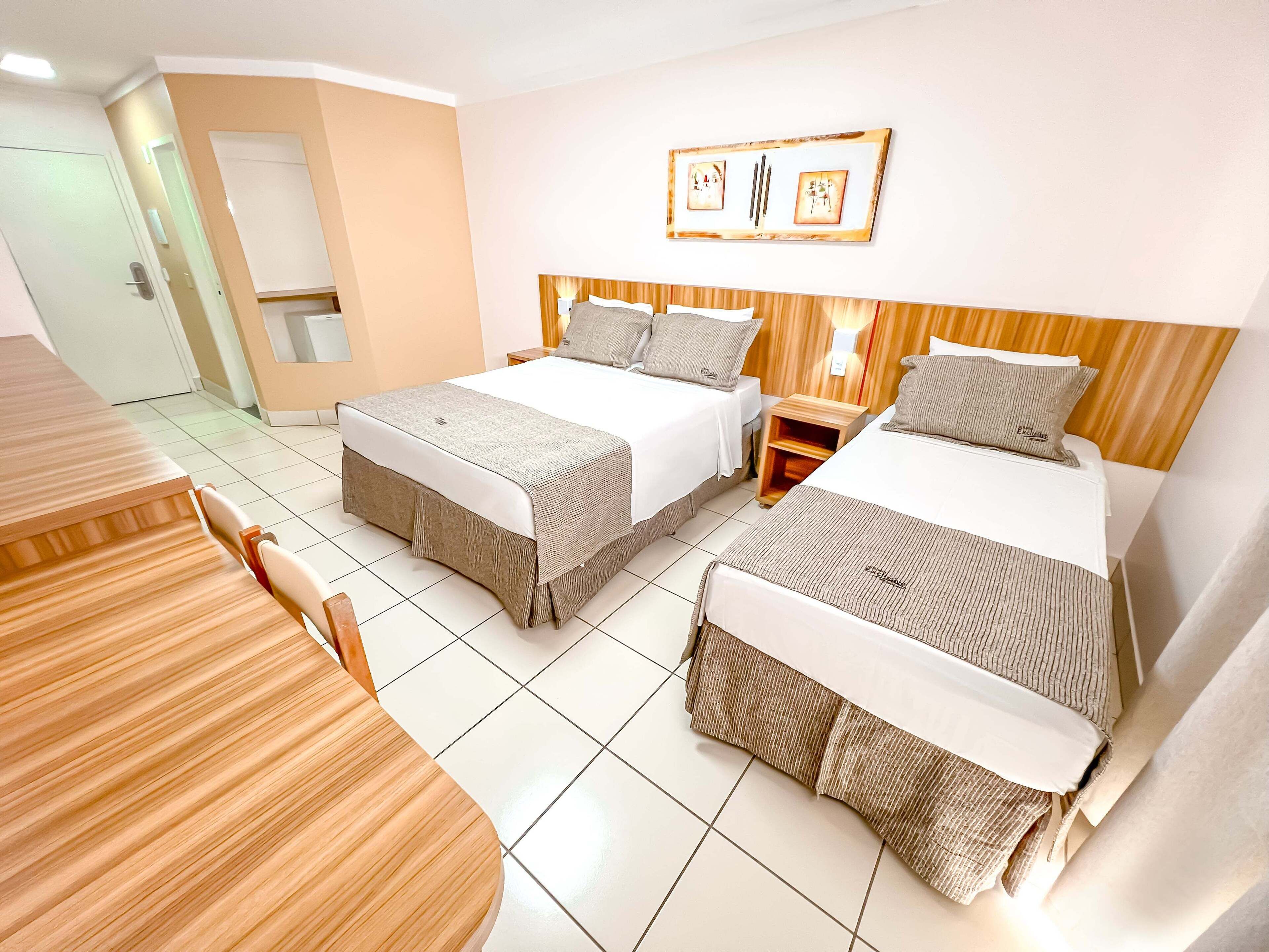 Standaard vierpersoonskamer | Hypoallergeen beddengoed, een minibar, een bureau