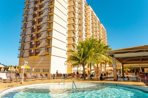 5 outdoor pools, free pool cabanas, pool umbrellas