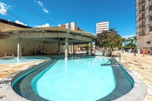 5 Außenpools, Cabañas (kostenlos), Sonnenschirme