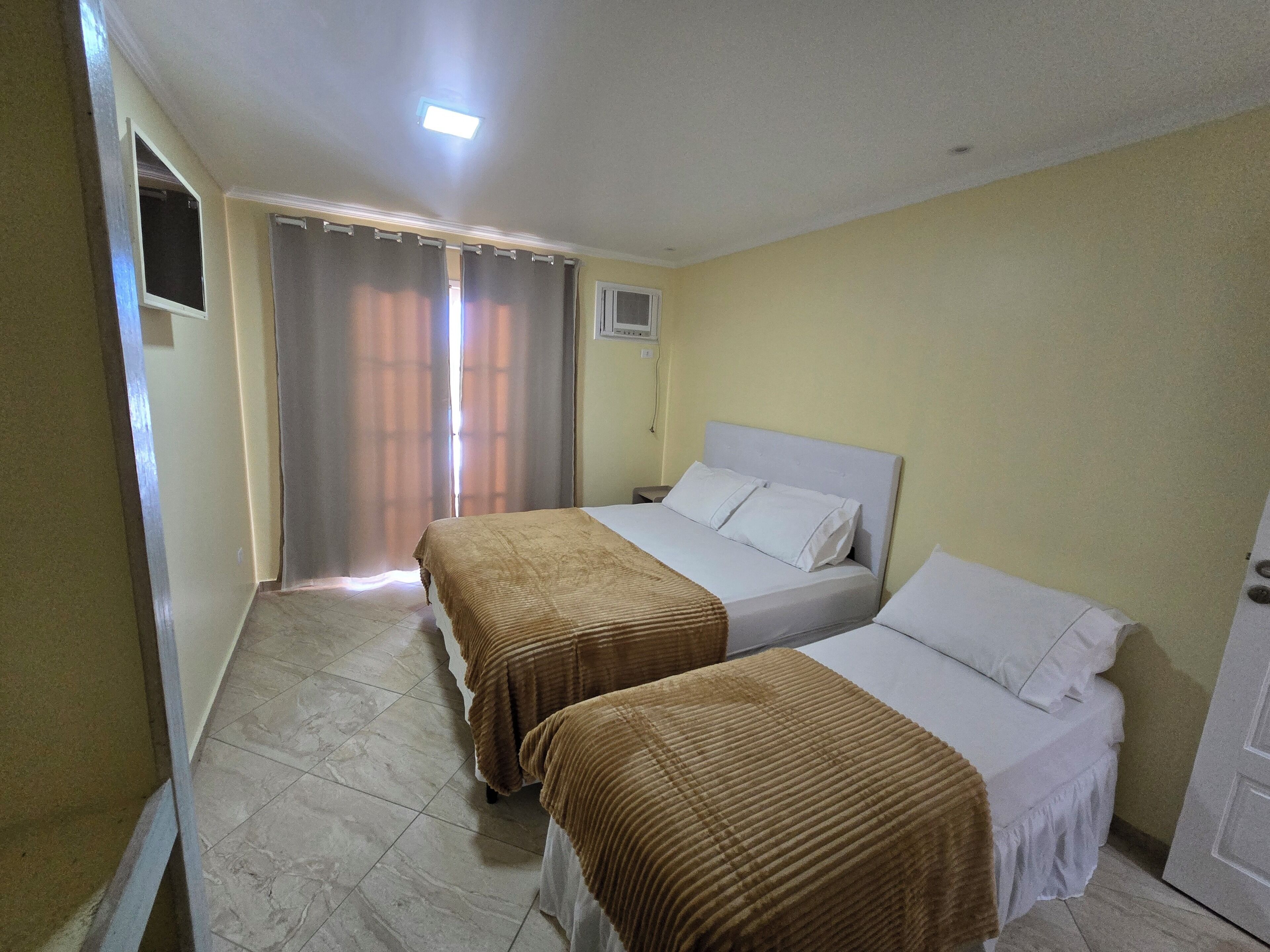 Minibar, coffres-forts dans les chambres, ameublement personnalisé