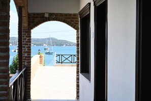 Ropa de cama de alta calidad y minibar 