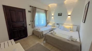 Deluxe Room | Premium bedding, minibar, in-room safe, desk