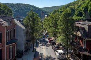 Exterior - The Dolon House Bed and Breakfast (Jim Thorpe)