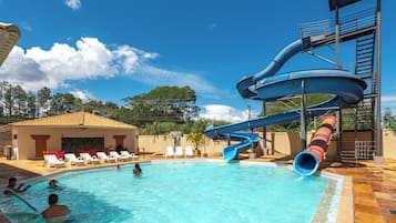 4 outdoor pools, pool umbrellas, pool loungers