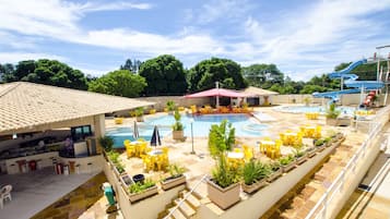 Bar à beira da piscina