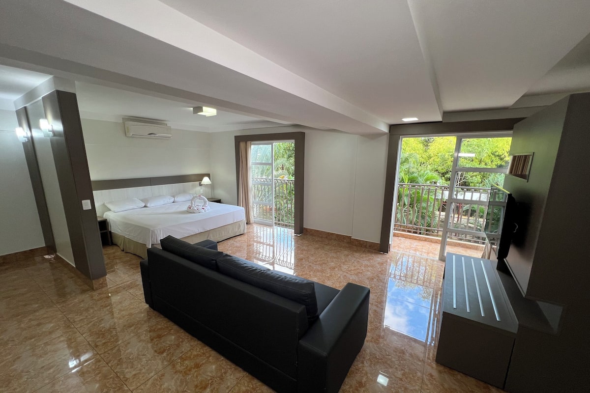 Minibar, escritorio, cortinas blackout y cunas gratuitas