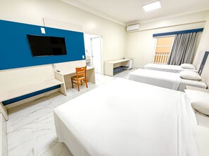 Minibar, coffres-forts dans les chambres, rideaux occultants