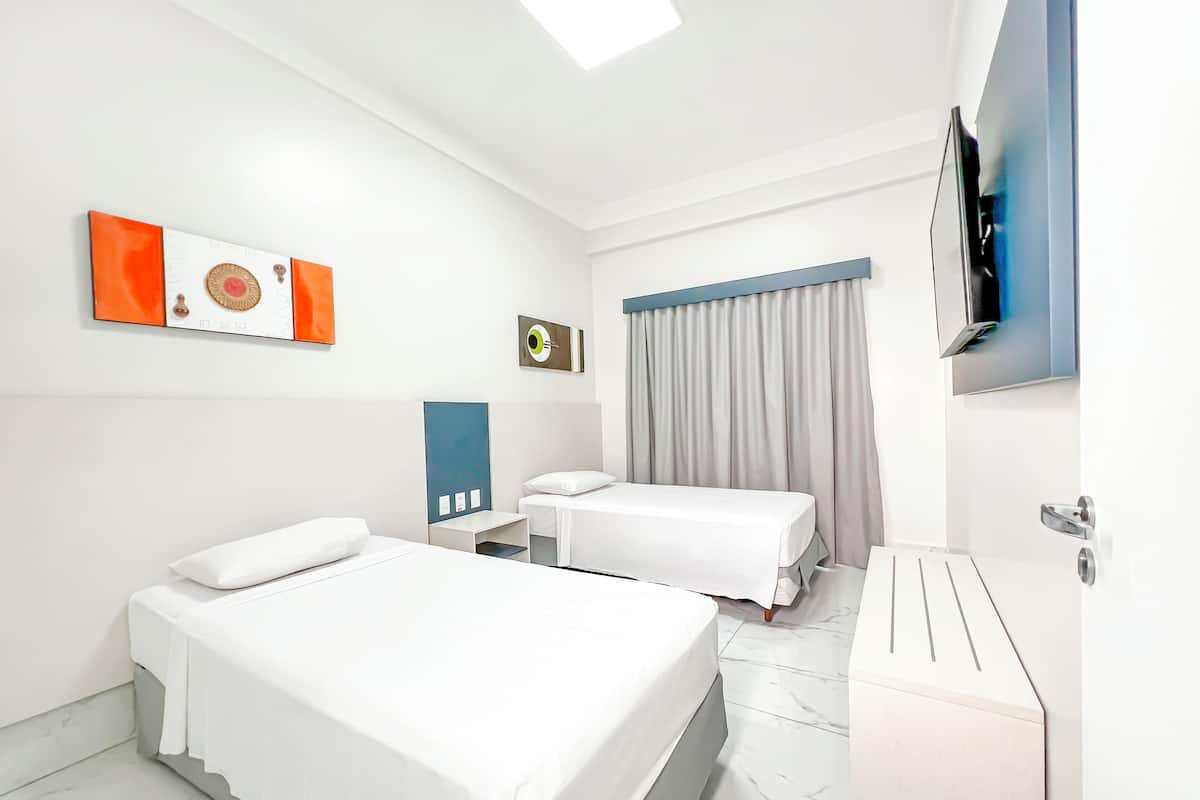 Minibar, escritorio, cortinas blackout y cunas gratuitas