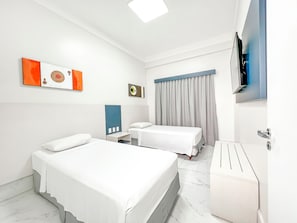 Habitación estándar (A/B) | Minibar, escritorio, cortinas opacas y cunas gratuitas