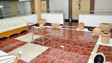 Coin salon dans le hall