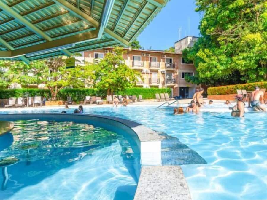 15 outdoor pools, free pool cabanas, pool umbrellas