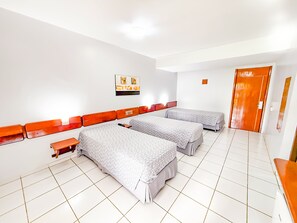 Minibar, caja de seguridad en la habitación y cortinas blackout 