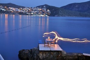 Breakfast, lunch and dinner served