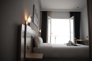 Single Room | Premium bedding, in-room safe, desk, blackout drapes