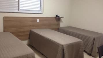 Quarto casal luxo, 1 cama de casal | Frigobar, escrivaninha, espaço de trabalho para notebook