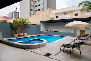 Indoor pool, open 9:00 AM to 10:00 PM, sun loungers - Revitalle Hotel (Votuporanga)