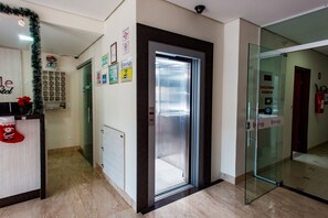 Quầy tiếp tân