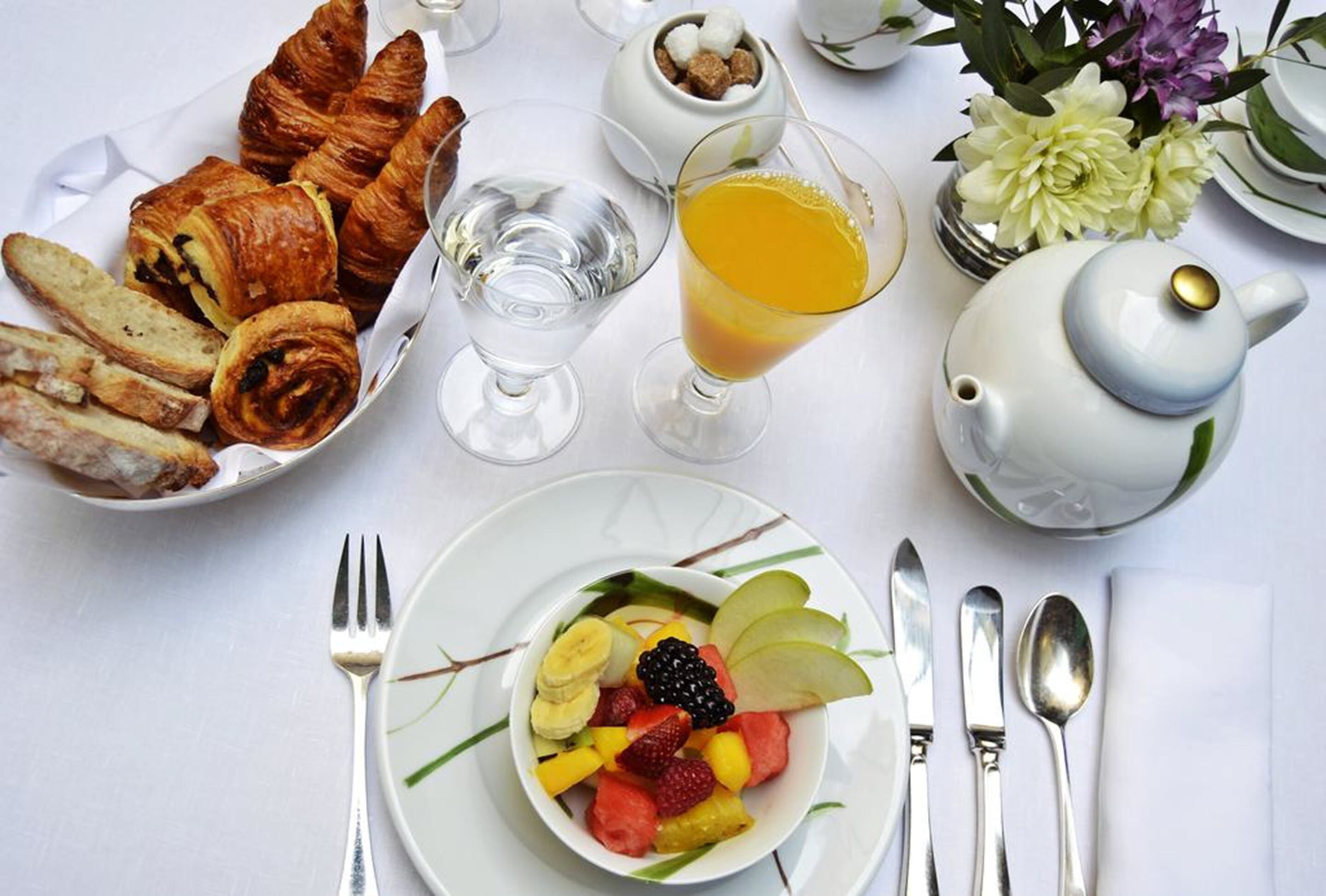 daily cooked-to-order breakfast (eur 42 per person)