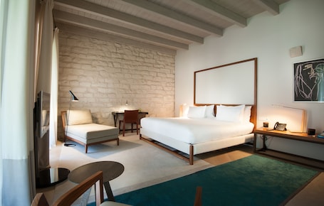 Ropa de cama de alta calidad y minibar
