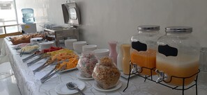Buffet déjeuner gratuit tous les jours