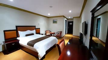 Dundyner, safe på rommet, skrivebord og skrivebord for bærbar PC