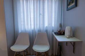 Triple Room | Free cribs/infant beds, free WiFi, bed sheets - Central Bilbao (Bilbao)