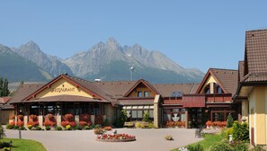 Front of property - Hotel Amalia (Nova Lesna)