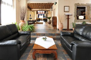 Área de estar no saguão