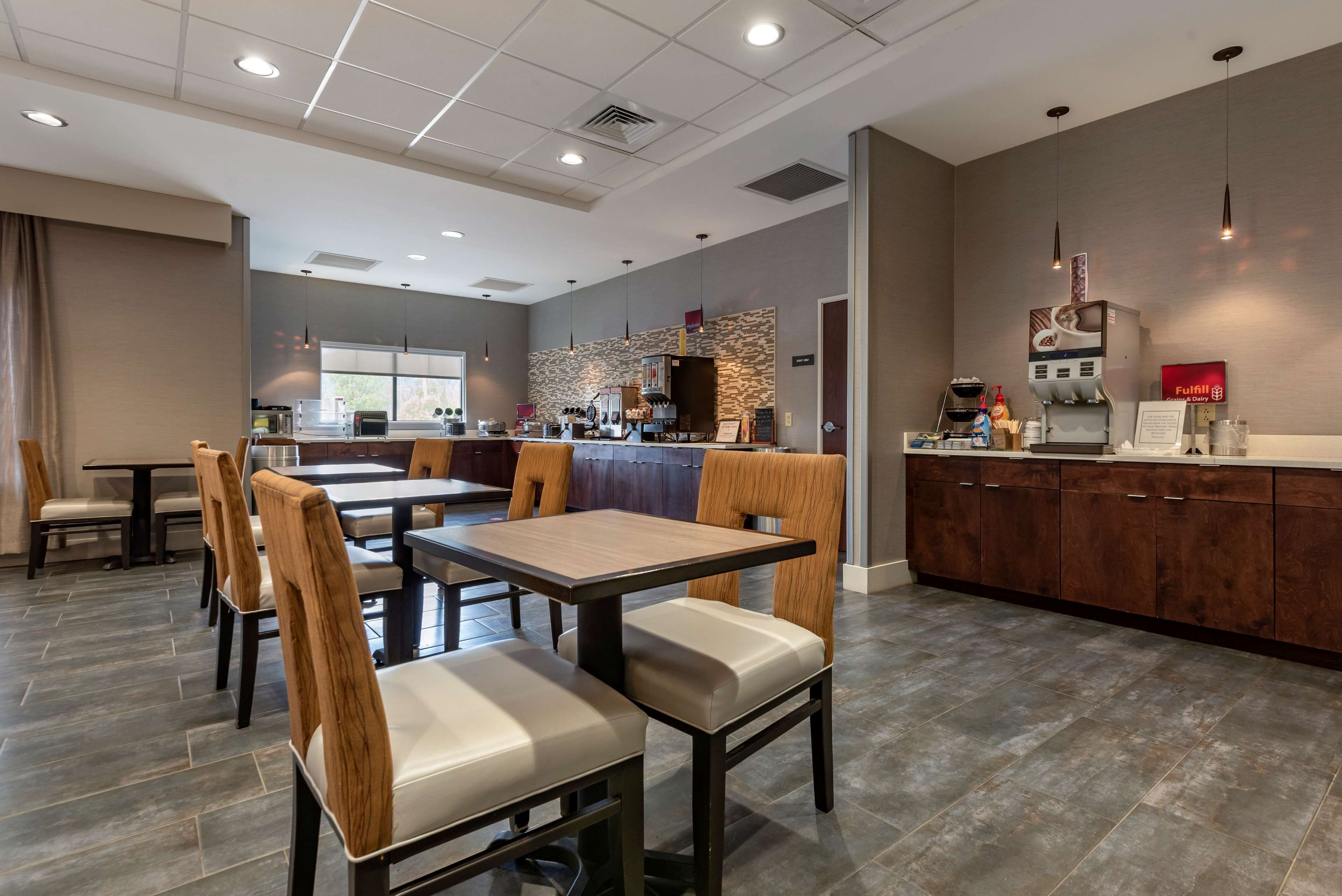 free buffet breakfast