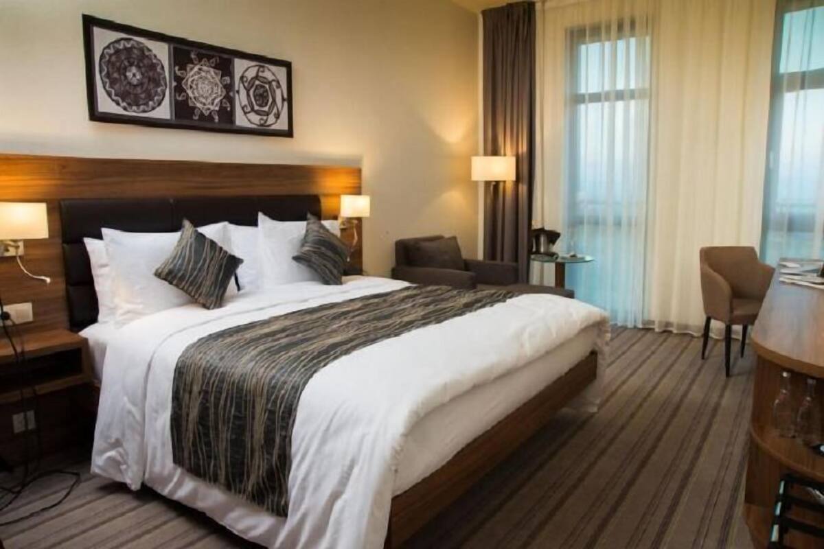 1 bedroom, premium bedding, memory-foam beds, minibar