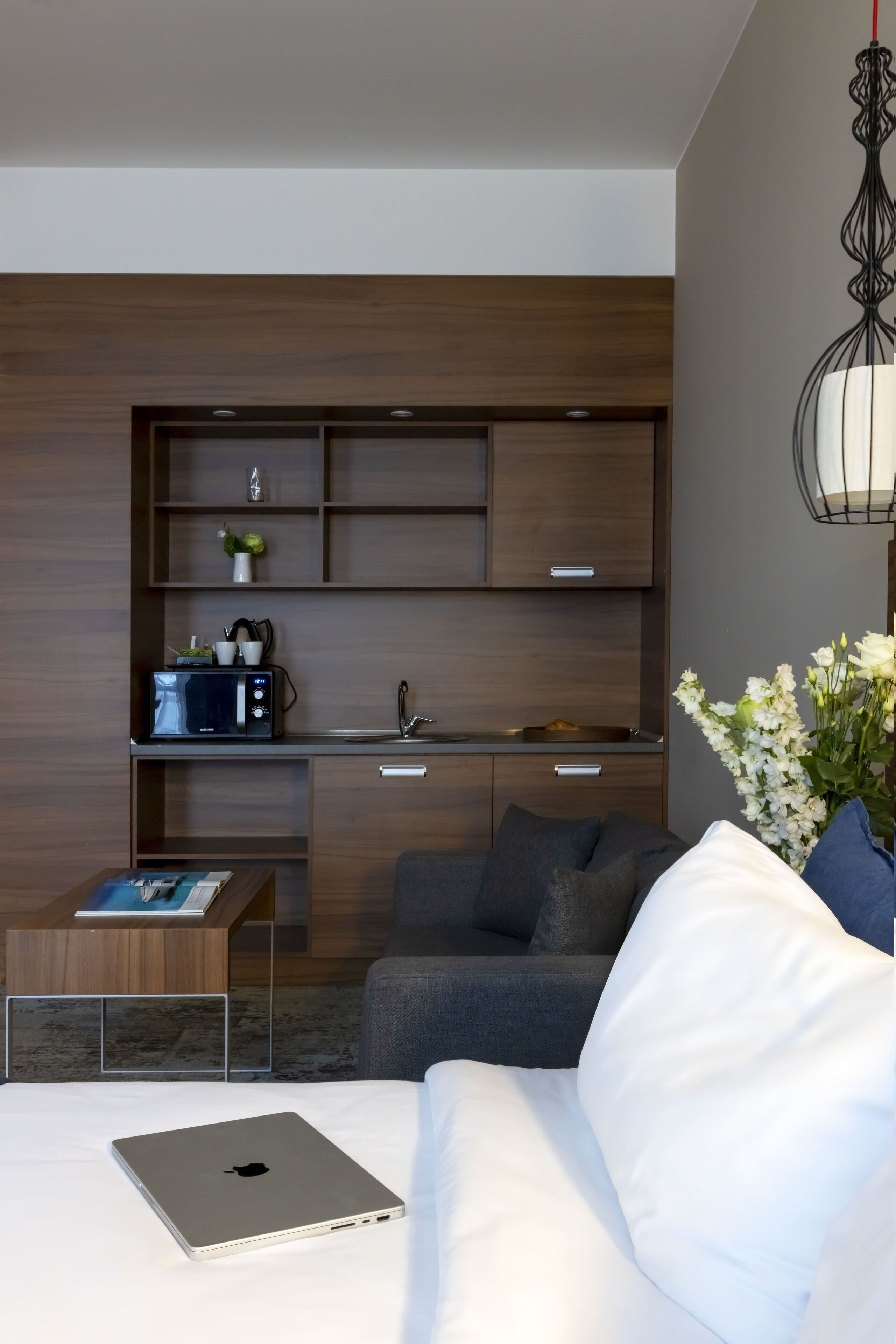 1 bedroom, premium bedding, memory-foam beds, minibar