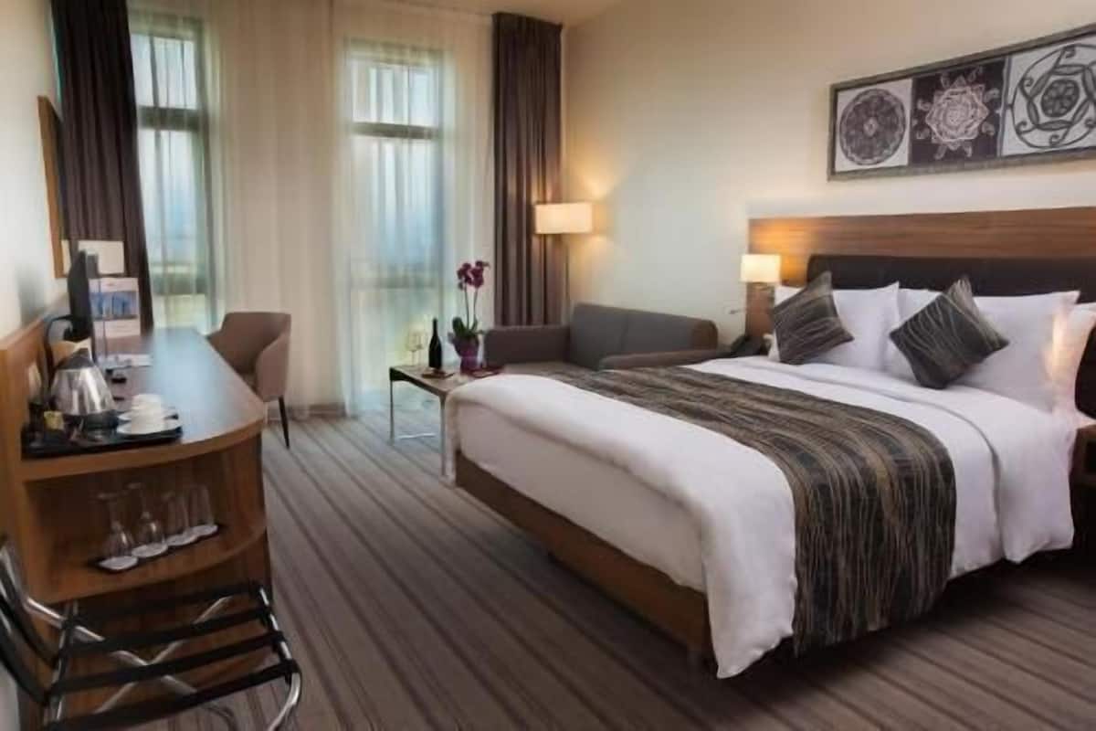 Ropa de cama de alta calidad, colchones con efecto memoria y minibar