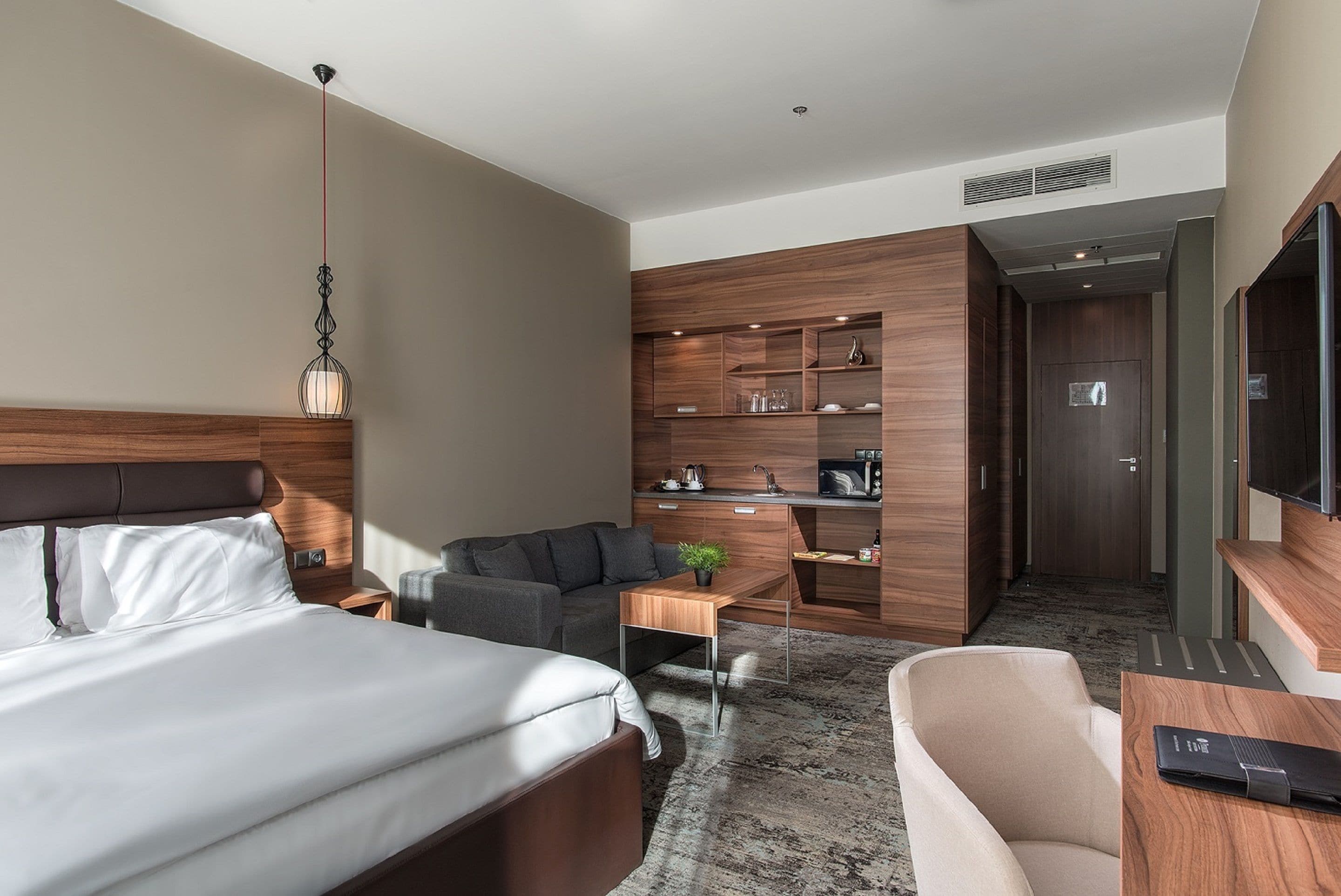 1 bedroom, premium bedding, memory-foam beds, minibar