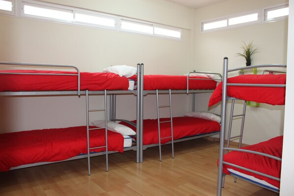 In-room safe, free WiFi, bed sheets