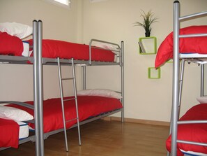 Caja de seguridad en la habitación, wifi gratis y ropa de cama