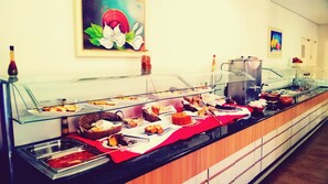 Se ofrece un desayuno bufé (15 BRL por persona)