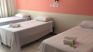 Habitación triple estándar | Caja de seguridad en la habitación y wifi gratis