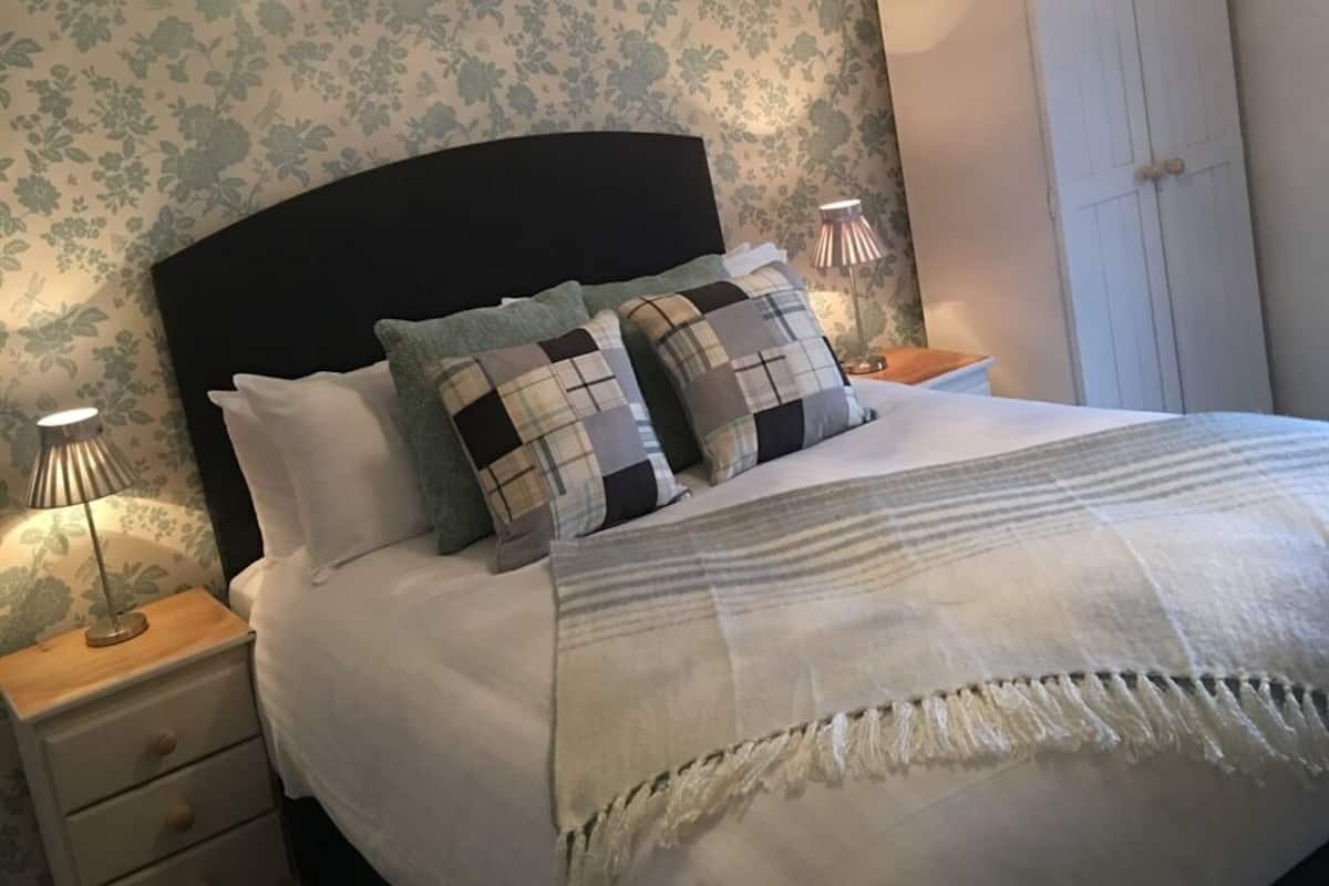 Double Room, Ensuite, Lake View